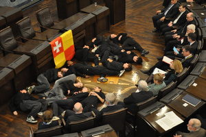 Tanzperformance der Klasse 8 im Rathaus: Gedenken an die Bombennacht des 16. März 1945